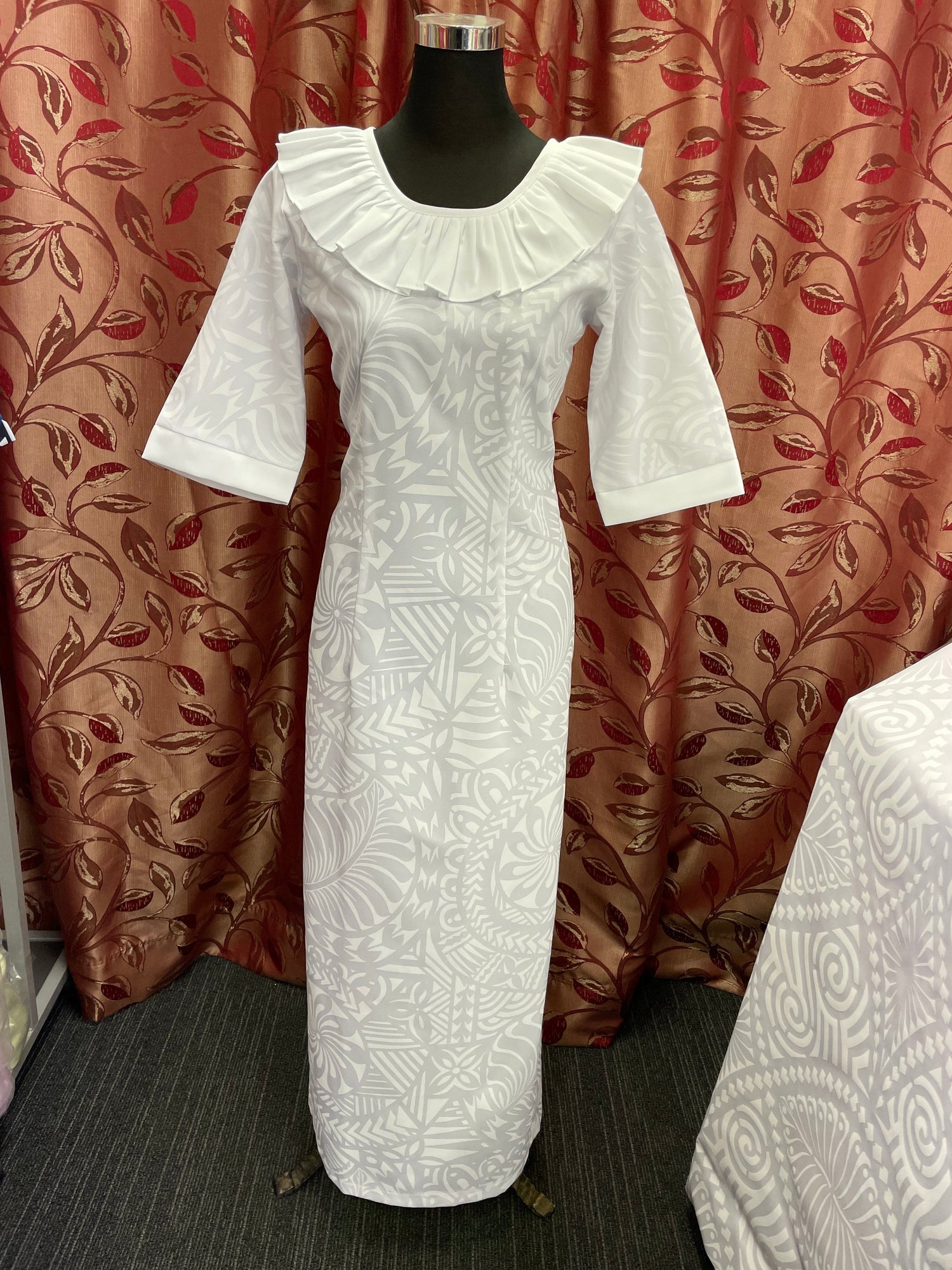 Sleek, stunning, and effortlessly glamorous dress hugs your curves and flares beautifully for a show-stopping look. Perfect for special occasions, it’s designed to make you feel like a queen.