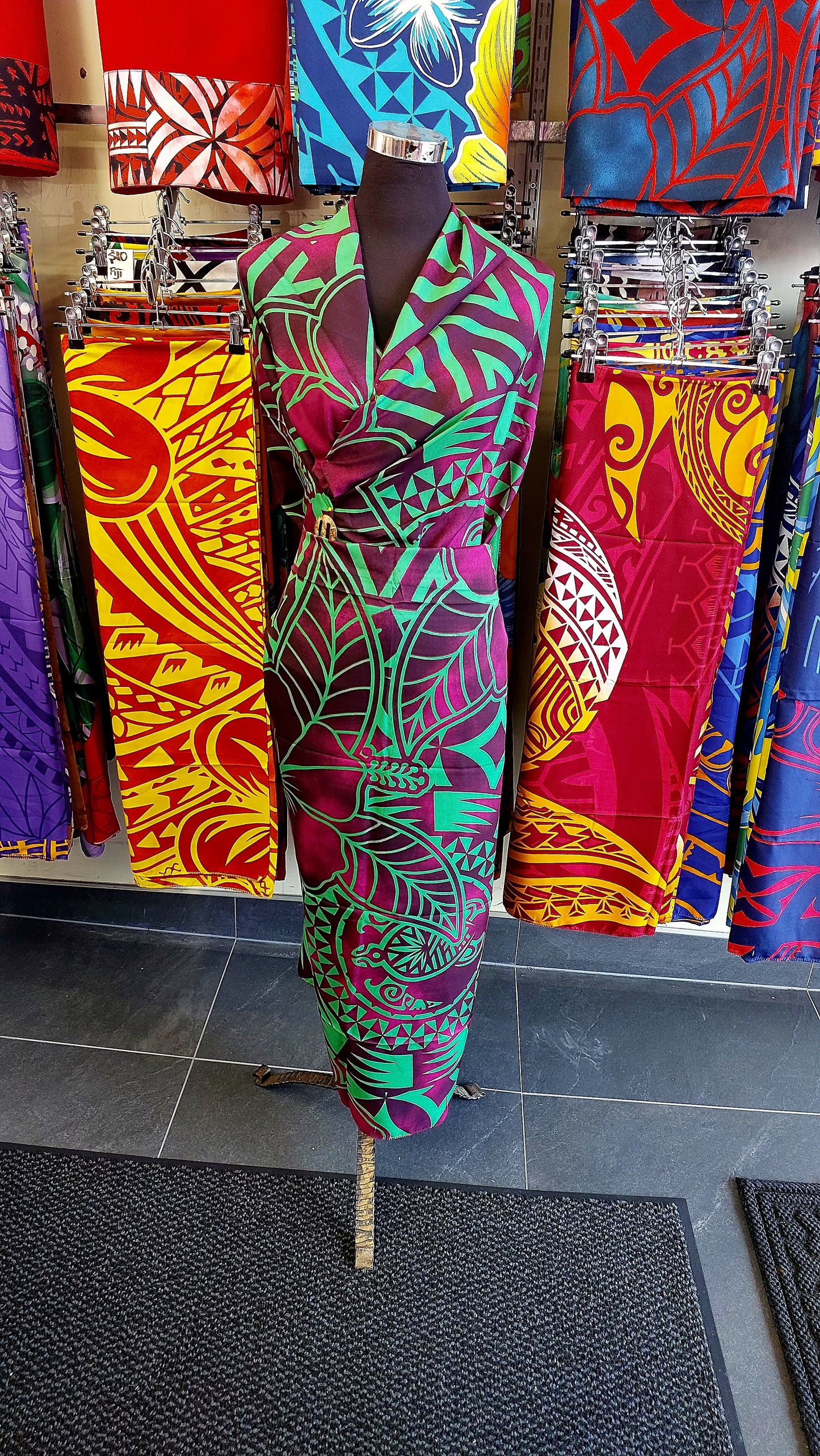 Sarong / Lavalava - 2 Yards Green, blend of  Marron & Pink
