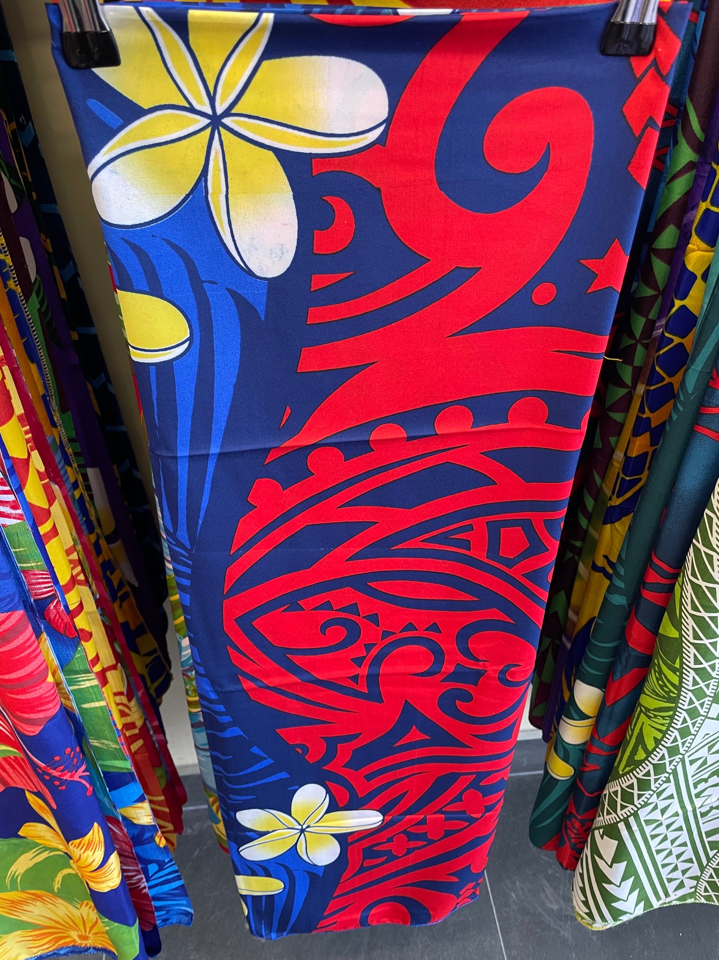 Sarong red blue