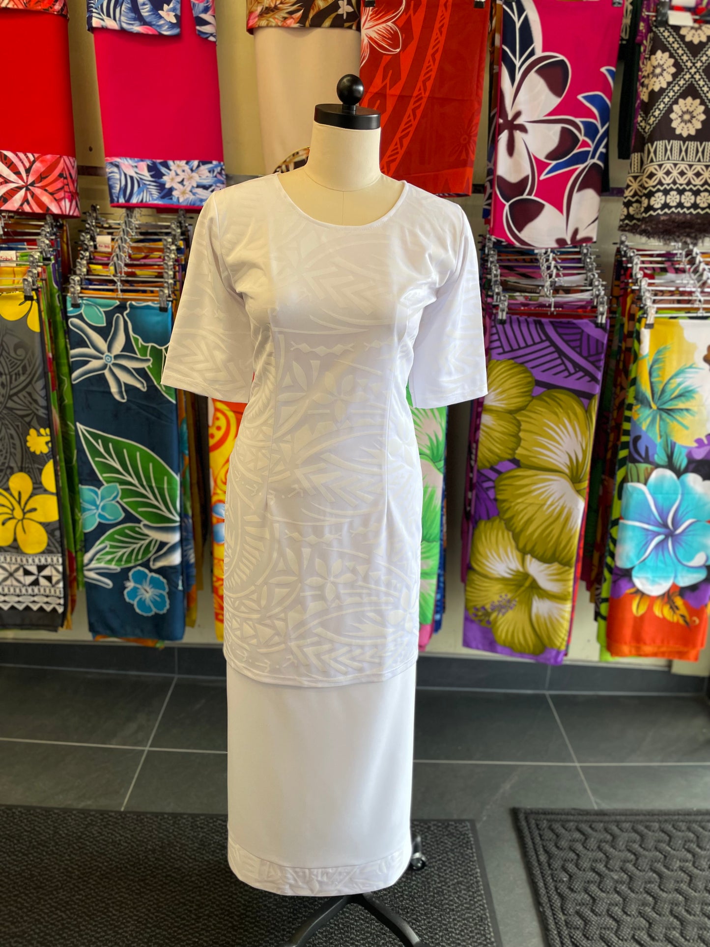 White Round-Neck Puletasi – With Matching Boarder Lavalava