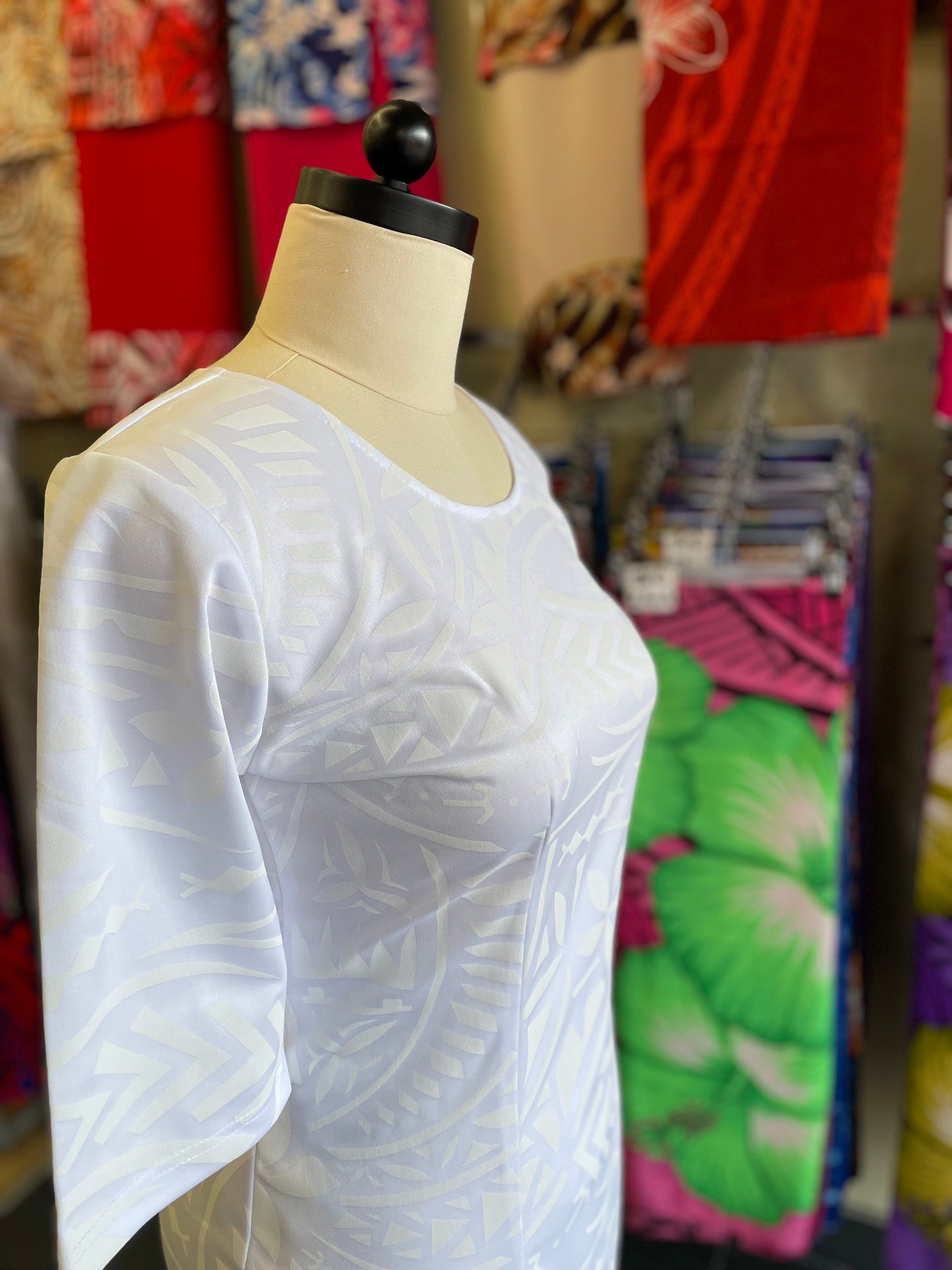 White Round-Neck Puletasi – With Matching Boarder Lavalava