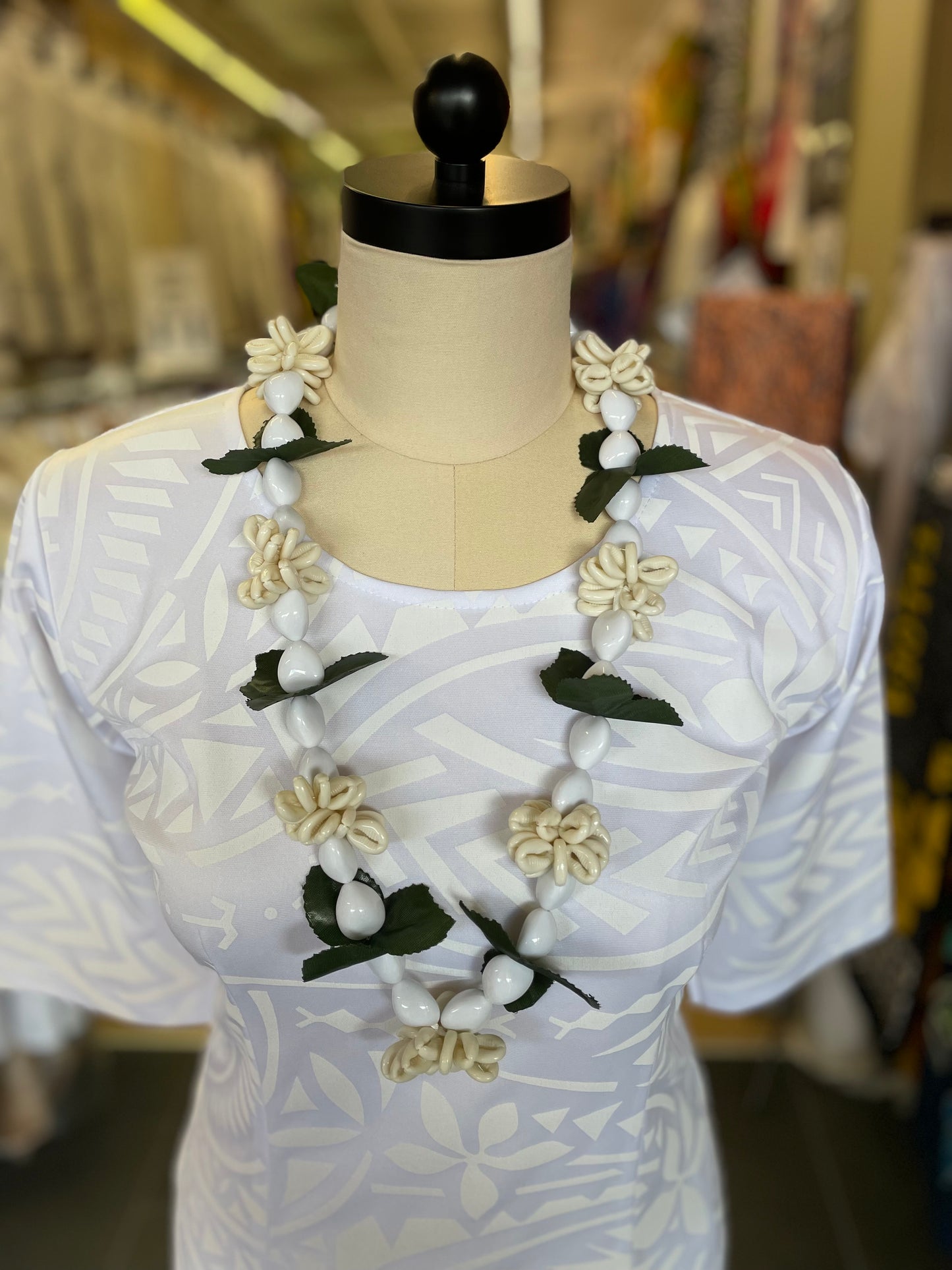 Island shall necklace- White